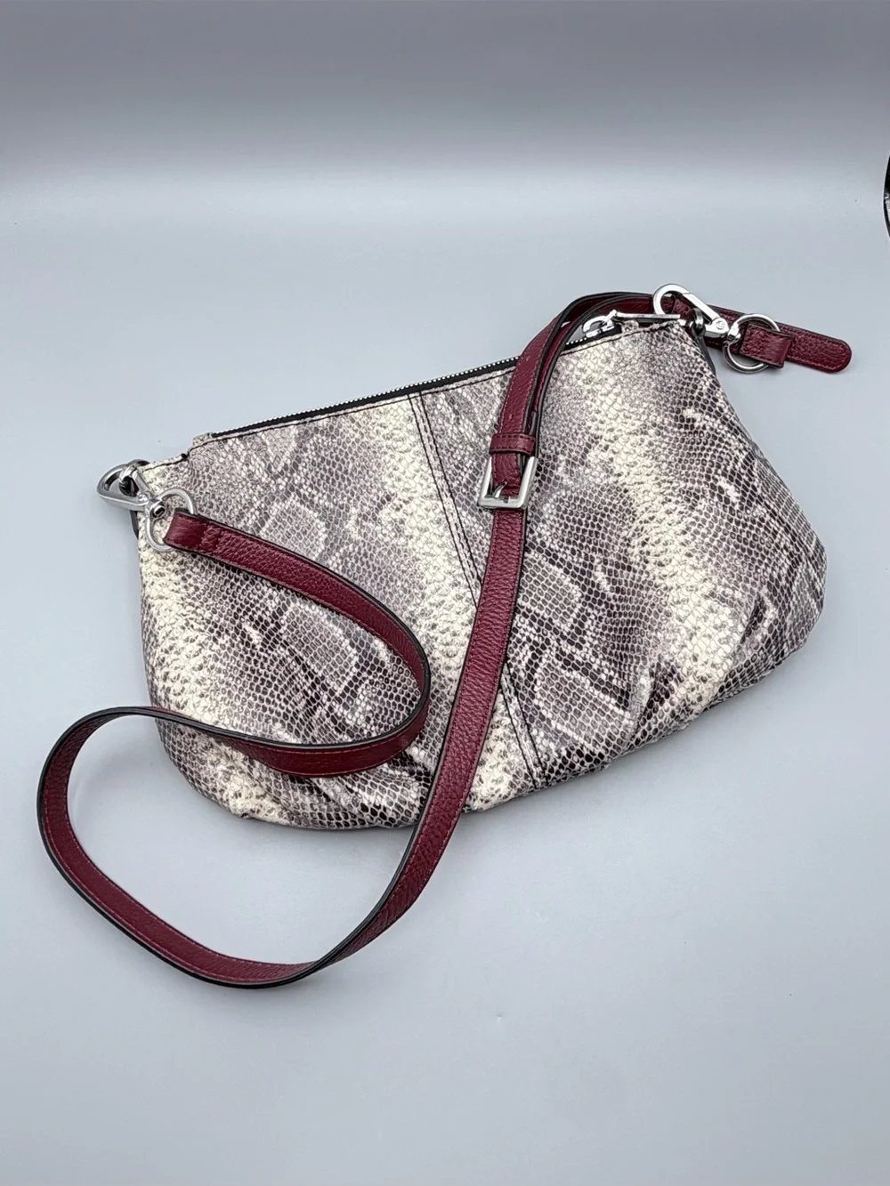 G.I.L.I. Genuine Leather Pleated Double Zip Crossbody Purse